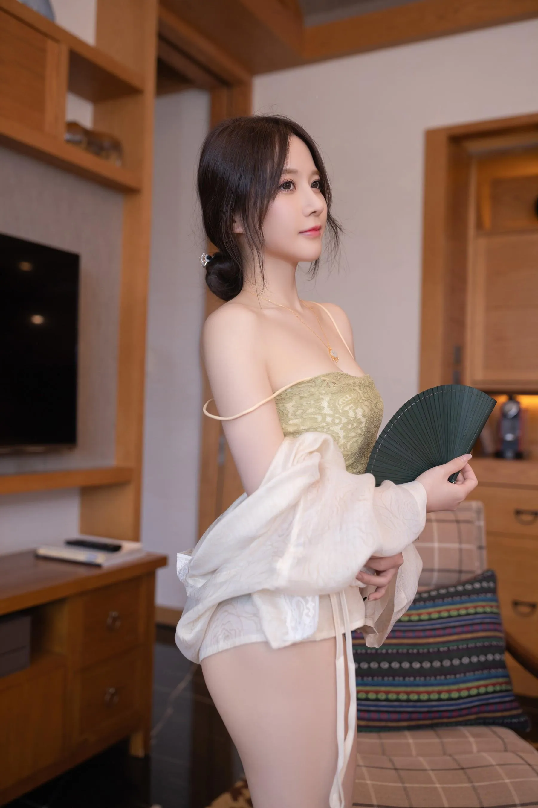 NO.0001 秀人名模鱼子酱Fish内部私购不上架写真 真空露乳 [74P]插图